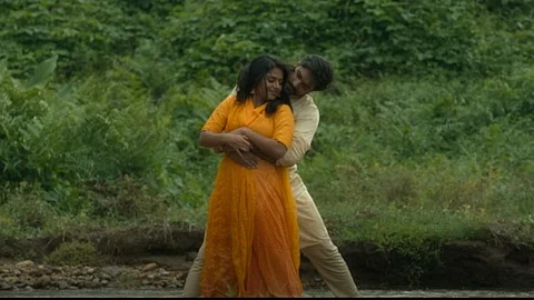 'അസറിന് വെയില് പോലെ നീ'; ഡിയര് വാപ്പിയിലെ പ്രണയ ഗാനം