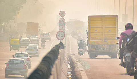 വായുമലിനീകരണത്തിൽ കിതച്ച് രാജ്യതലസ്ഥാനം, കേരളത്തിൽ ഏറ്റവും മലിനീകരണം കൊച്ചിയിൽ