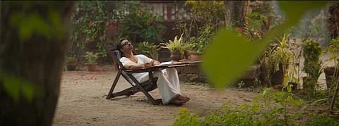 ഇതാ ടൊവിനോയുടെ വൈക്കം മുഹമ്മദ് ബഷീർ, പ്രണയദിനത്തിൽ ഏകാന്തതയുടെ മഹാതീരം, നീലവെളിച്ചം പുതിയ ഗാനം