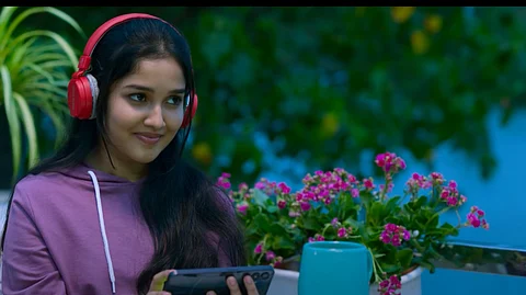 നായികയായി അനിഖ, കൗമാര പ്രണയകഥയുമായി 'ഓ മൈ ഡാര്ലിംഗ്' , ട്രെയ്ലര്