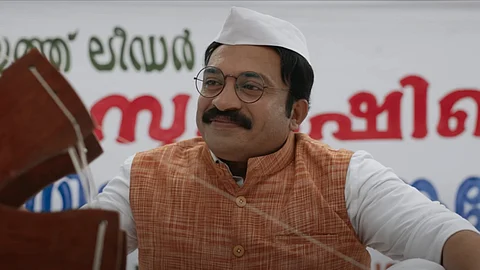 'രാഷ്ട്രീയം അറിയുന്നവര്ക്ക് സിനിമ കണ്ടാല് ചിരി വരും'; 'വെള്ളരിപട്ടണം' തിയ്യേറ്ററുകളില്