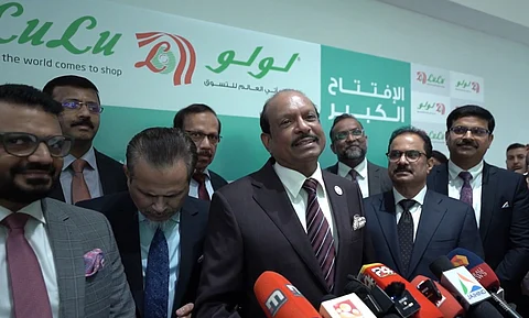 സമൂഹമാധ്യമങ്ങളിലൂടെയുളള അപവാദ പ്രചരണങ്ങളില് പേടിച്ചോടില്ലെന്ന് എം എ യൂസഫലി