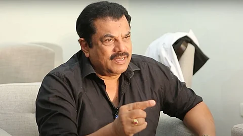 'ഷോലെയൊക്കെ രക്ഷപെട്ടത് ഭാഗ്യം, അല്ലേല് അമിതാഭ് ബച്ചനെന്താണ് കാണിക്കുന്നതെന്ന് ചോദിച്ചേനെ'; സോഷ്യല് മീഡിയ റിവ്യൂകള്ക്കെതിരെ മുകേഷ്