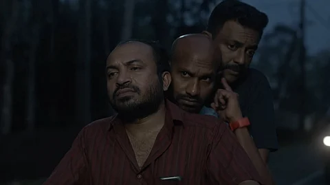 നല്ലവര്ക്കൊപ്പം ജീവിക്കാന് നല്ല പാടാ' : സൗബിന് ഷാഹിര്, ബിനു പപ്പു ഒന്നിക്കുന്ന അയല്വാശി ട്രെയ്ലര്