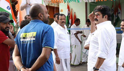 'തിമിംഗലവേട്ട'ക്കിറങ്ങി അനൂപ് മേനോനും സംഘവും; രാകേഷ് ഗോപന് ചിത്രത്തിന്റെ ആദ്യ പോസ്റ്റര്
