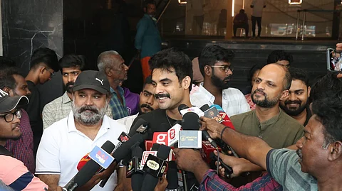 തമിഴ്നാട്ടിൽ തിയറ്റർ വിസിറ്റിനെത്തിയ ജൂഡ് ആന്തണിയും ടൊവിനോയും