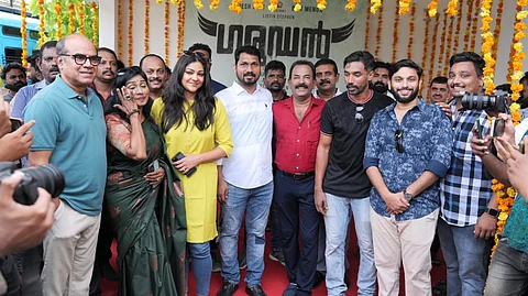 മിഥുന് മാനുവലിന്റെ തിരക്കഥയില് സുരേഷ് ഗോപിയും ബിജു മേനോനും , 'ഗരുഡന്' തുടങ്ങി