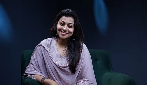 'പാർട്ണർ മരിച്ചതുകൊണ്ട് ആഗ്രഹങ്ങൾ ഇല്ലാതാകില്ല' ; സ്ത്രീകൾക്ക് സെക്സിനെക്കുറിച്ച് സംസാരിക്കാൻ കഴിയുന്നില്ലെന്ന് ശ്രുതി രാമചന്ദ്രൻ