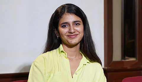 കൊള്ളയുടെ ഷൂട്ടില് ഡിസ്ക് പ്രശ്നമായതാണ് ; പരുക്കുകളില് നിന്ന് ഇപ്പോഴും റിക്കവറായിട്ടില്ലെന്ന് പ്രിയ പ്രകാശ് വാര്യര്