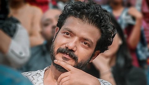 ശ്രീനാഥ് ഭാസിക്ക് 'അമ്മ' യിൽ തത്ക്കാലം അംഗത്വമില്ല; ഇതര സംഘടനകളുടെ NOC ലഭിക്കുന്ന മുറയ്ക്ക് പരിഗണിക്കുമെന്ന് സംഘടന