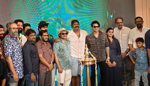 'സൂപ്പര്സ്റ്റാര് ഡേവിഡ് പടിക്കലായി ടൊവിനോ തോമസ്'; കൊച്ചിയില് ഷൂട്ടിങ്ങ് ആരംഭിച്ച് 'നടികര് തിലകം'