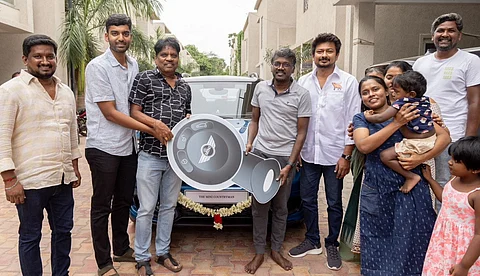 'മാമന്നൻ ലോകമെമ്പാടുമുള്ള തമിഴർക്കിടയിൽ ചർച്ചാ വിഷയം' ; മാരി സെൽവരാജിനു മിനി കൂപ്പർ സമ്മാനിച്ച് ഉദയനിധി സ്റ്റാലിൻ