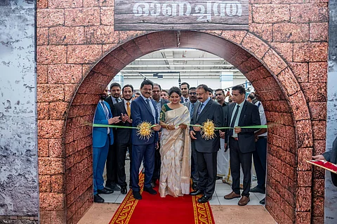 ഓണമിങ്ങെത്തി, യുഎഇയിലെ ലുലു ഹൈപ്പർമാർക്കറ്റുകളില് ലുലു പൊന്നോണം ആരംഭിച്ചു