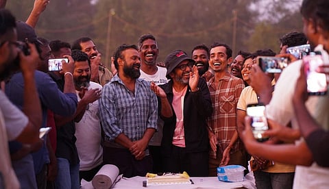 'രണ്ടാം വരവിനൊരുങ്ങി കൊഴുമ്മല് രാജീവന്'; സുരേശന്റെയും സുമലതയുടേയും ഹൃദയഹാരിയായ പ്രണയകഥ'യില് ജോയിന് ചെയ്ത് കുഞ്ചാക്കോ ബോബന്