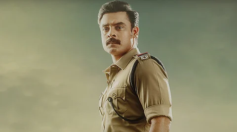 'കുറ്റാന്വേഷണ പശ്ചാത്തലത്തിൽ ടൊവിനോയുടെ അന്വേഷിപ്പിന് കണ്ടെത്തും' ; ഫസ്റ്റ് ഗ്ലാൻസ് പുറത്തിറങ്ങി