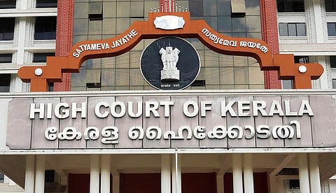 സിനിമകളെക്കുറിച്ച് മനഃപൂർവം മോശം റിവ്യു ഇടുന്നവർക്കെതിരെ എന്ത് നടപടി സ്വീകരിക്കാൻ കഴിയും?; പോലീസ് മേധാവിയോട് കേരള ഹെെക്കോടതി