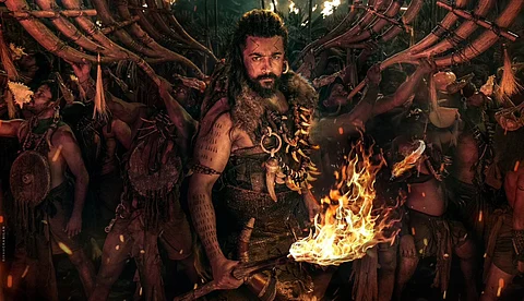 ആൾക്കൂട്ടത്തിന് നടുവിൽ തീപ്പന്തമേന്തി കങ്ക; സൂര്യയുടെ ത്രീഡി ചിത്രം 'കങ്കുവ' പോസ്റ്റർ