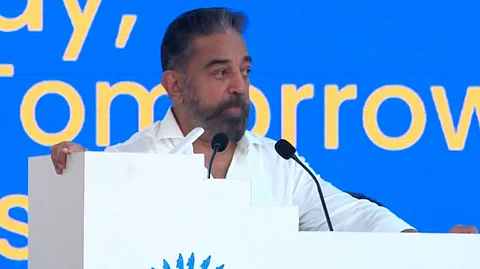 'പല പുതിയ കാര്യങ്ങളും പഠിക്കാനും പ്രചോദനമുൾക്കൊള്ളാനുമായി താൻ കേരളത്തിൽ എത്തിയിട്ടുണ്ട്' ; കേരളീയം വേദിയിൽ കമൽ ഹാസൻ