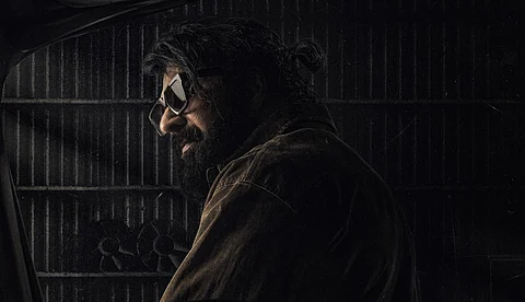 കറുത്ത സൺ ഗ്ലാസ് വച്ച്, മുടി പിന്നിലേക്ക് കെട്ടി മമ്മൂട്ടി; 'ബസൂക്ക' സെക്കന്റ് ലുക്ക്