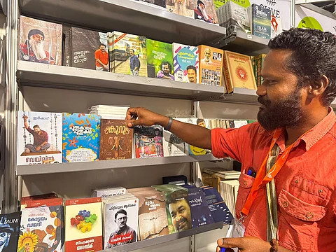 എഴുതുന്നത് വരും തലമുറയ്ക്കായി: സുകുമാരന് ചാലിഗദ്ധ
