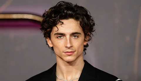 എസ്എൻഎൽ സ്കിറ്റിൽ ഹമാസ് തമാശയാക്കി ; നടൻ തിമോത്തി ഷാലമേയ്ക്ക് വിമർശനം