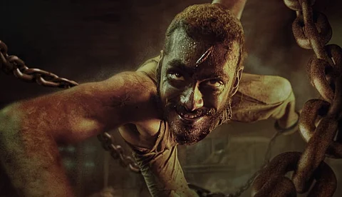 സംഭാഷണങ്ങളില്ലാതെ, അനിമൽ ഫ്ലോയിൽ മലയാളത്തിലെ ആദ്യ ആക്ഷൻ സർവൈവൽ; വിശാഖ് നായരുടെ എക്സിറ്റ് ക്യാരക്ടർ പോസ്റ്റർ