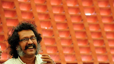 ഭൂമി നിറയെ ജീവിതം ഒരസ്ഥി കുടുക്കയിലെത്ര കൊള്ളും ....