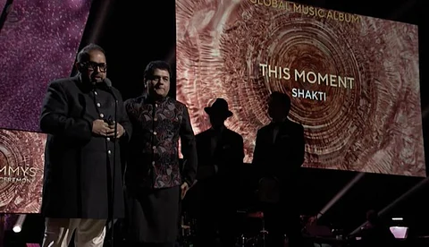66-ാമത് ഗ്രാമിയിൽ തിളങ്ങി ഇന്ത്യ, മികച്ച ഗ്ലോബല് മ്യൂസിക് ആല്ബമായി ശങ്കർ മഹാദേവന്റെയും, സക്കീർ ഹുസെെന്റെയും - 'ദിസ് മൊമന്റ്'
