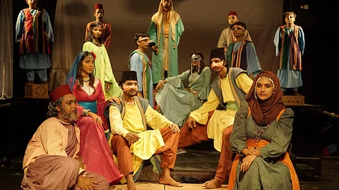 'അബദ്ധങ്ങളുടെ അയ്യരുകളി'; ഷേക്സ്പിയറുടെ നാടകത്തിന്റെ സമകാലീനതയിലൂന്നിയ മലയാളാവിഷ്കാരം, കാണാം തൃശൂരിൽ