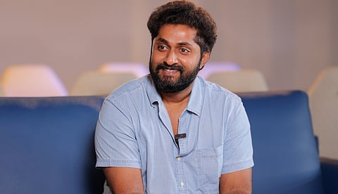 'അച്ഛനൊരു പൂവാലൻ ആയിരുന്നിരിക്കണം അല്ലാതെ ഇത്രയും മനോഹരമായി ഒബ്സെർവ് ചെയ്ത് കഥാപാത്രങ്ങളെ എഴുതാൻ സാധിക്കില്ല' ; ധ്യാൻ ശ്രീനിവാസൻ