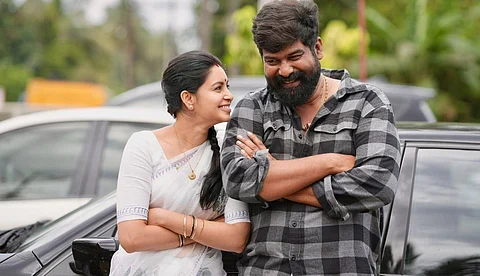 ഗിരിയും ഗൗരിയും ഇനി തിയറ്ററുകളിലേക്ക്; ജോജു ജോർജ് ചിത്രം 'പണി' ഉടൻ തിയറ്ററുകളിൽ