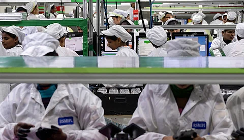 ഐഫോണ് നിര്മാതാക്കള് വിവാഹിതരായ സ്ത്രീകളെ ജോലിക്കെടുക്കില്ലെന്ന് ആരോപണം; നിഷേധിച്ച് കമ്പനി