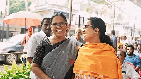 ചിരി മായാതെ മടങ്ങൂ ടീച്ചർ..