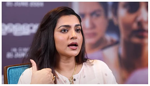 ആരെയും ഫോഴ്സ് ചെയ്യാൻ പാടില്ല, പക്ഷേ സ്ത്രീ കഥാപാത്രങ്ങളെ ബോധപൂർവ്വം അവഗണിക്കാതെയിരിക്കുക; പാർവ്വതി തിരുവോത്ത്