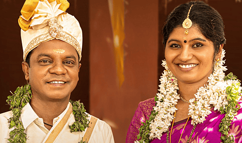 'വട്ടപ്പൊട്ടുകാരി, എന്റെ എട്ടാം ക്ലാസ്സുകാരി'; 'പൊറാട്ട് നാടക'ത്തിലെ പുതിയ ഗാനം