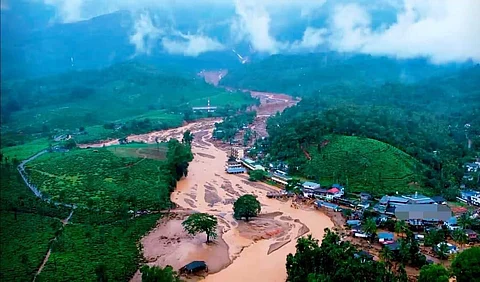 വയനാട്ടിൽ വില്ലനായത് മഴയോ? എന്താണ് ഉരുൾപൊട്ടൽ..