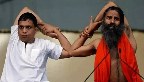 തെറ്റിദ്ധരിപ്പിക്കുന്ന പരസ്യങ്ങള്; ബാബ രാംദേവിനും ബാലകൃഷ്ണയ്ക്കും സുപ്രീം കോടതിയുടെ താക്കീത്, കോടതിയലക്ഷ്യ നടപടികള് അവസാനിപ്പിച്ചു