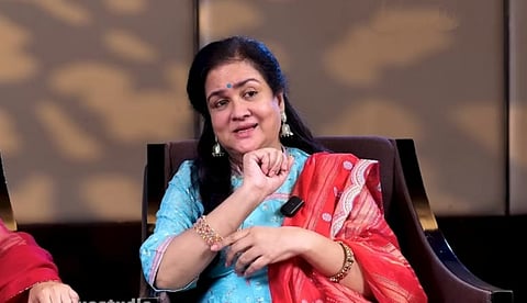 'പുറമെ ഗൗരവക്കാരനായ ആ നടന്റെ ഉള്ളിലുള്ളത് തമാശ പറയുന്ന ഒരു കുട്ടി': ഉർവശി