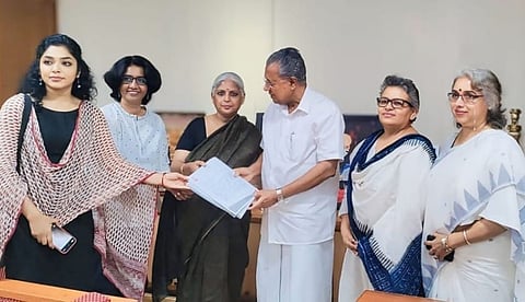 ഹേമ കമ്മിറ്റി റിപ്പോര്ട്ടിലെ മൊഴി പുറത്തുവിട്ടു; റിപ്പോര്ട്ടര് ചാനലിനെതിരെ മുഖ്യമന്ത്രിക്ക് തുറന്ന കത്തയച്ച് WCC