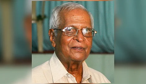 'പൊക്കിളില് നിന്ന് ചെങ്കൊടി വലിച്ചൂരി കുപ്പയാണ്ടിയുടെ തോളില് കൈവെച്ച് സഖാവേ എന്ന വിളിച്ച ലോറന്സ്'; എം.എം.ലോറന്സിനെ ഓര്ക്കുമ്പോള്