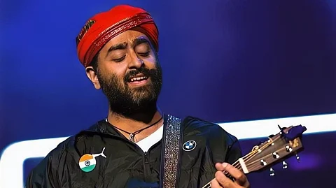 'ആ ഗാനം എന്റെ ഹൃദയമാണ്, അത് ആലപിക്കാനുള്ള സ്ഥലം ഇതല്ല'; സംഗീത പരിപാടിയിൽ പ്രതിഷേധ ഗാനം ആവശ്യപ്പെട്ട ആരാധകന് അരിജിത് സിംഗിന്റെ മറുപടി