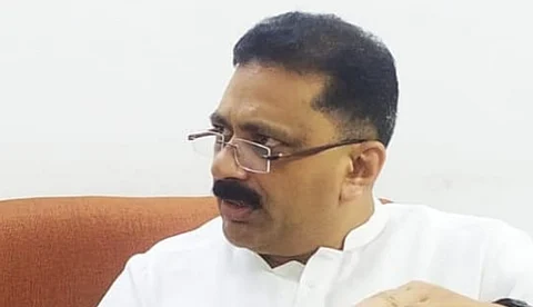 ജലീല് 'നേരെ ചൊവ്വെ' ലക്ഷ്യമിടുന്നത് എന്ത്? മുസ്ലീം ലീഗ് ആശയക്കുഴപ്പത്തിലോ; പുതിയ യുദ്ധത്തില് ആര്ക്കാകും നഷ്ടം?