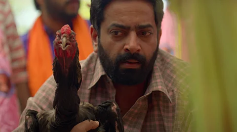 കണ്ടക ശനി പിടിച്ച ലൈറ്റ് ആന്റ് സൗണ്ട് അബുവും കൂടെ മണിക്കുട്ടിയും; 'പൊറാട്ട് നാടക'ത്തിന്റെ ട്രെയ്ലർ