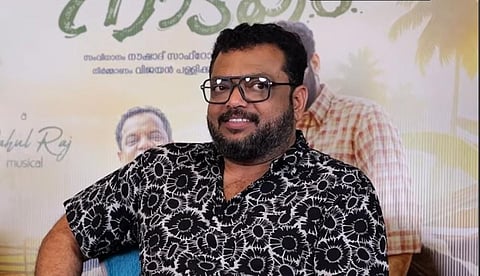 'പൊറാട്ട് നാടക'ത്തിന് രാഷ്ട്രീയ പാർട്ടികളെ ട്രോളുന്ന സ്വഭാവമുണ്ട്': സുനീഷ് വാരനാട്