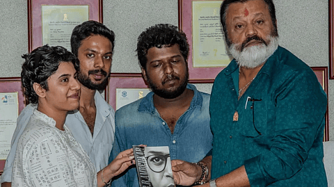 അംബേദ്കറിന്റെ 'ജാതി ഉന്മൂലനം' സുരേഷ് ഗോപിക്ക് സമ്മാനിച്ച് സത്യജിത് റേ ഫിലിം ഇൻസ്റ്റിറ്റ്യൂട്ട് സ്റ്റുഡന്റ്സ് യൂണിയൻ