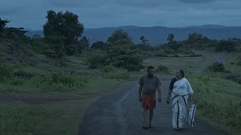 Shortfilm : ഓർത്തെടുക്കാൻ കഴിയാത്ത 'വീട്ടിലേക്കു'ള്ള യാത്ര