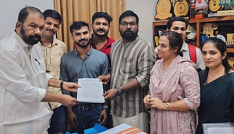 ഭിന്നശേഷി അധ്യാപക സംവരണത്തില് പ്രതിസന്ധി, നിയമനം ലഭിച്ച് രണ്ടു വര്ഷമായിട്ടും ശമ്പളമില്ല; നിവേദനവുമായി എയ്ഡഡ് അധ്യാപകര്