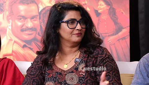 'തോക്കെടുത്ത് ആക്ഷൻ ചെയ്യുന്നത് മുൻപ് സിനിമകളിൽ ചെയ്തിട്ടുണ്ട്, എന്നാൽ 'റൈഫിൾ ക്ലബ്ബി'ൽ അങ്ങനെയായിരുന്നില്ല': വാണി വിശ്വനാഥ്