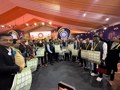 പ്രവാസി ഭാരതീയ ദിവസിനു ഒറീസ്സയിൽ തുടക്കം; നോര്ക്ക നേട്ടങ്ങളുടെ കലണ്ടര് എം.എ യൂസഫലി പ്രകാശനം ചെയ്തു