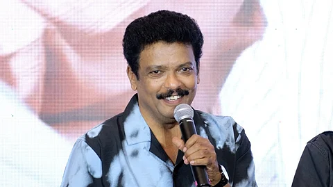 'ആ എഴുത്തുകാരൻ ലോക സിനിമയിലെ അത്ഭുതമാണ്, വേറൊരു എഴുത്തുകാരെക്കൊണ്ടും
നടക്കാത്ത കാര്യങ്ങൾ അദ്ദേഹത്തിന് കഴിയും': ജഗദീഷ്